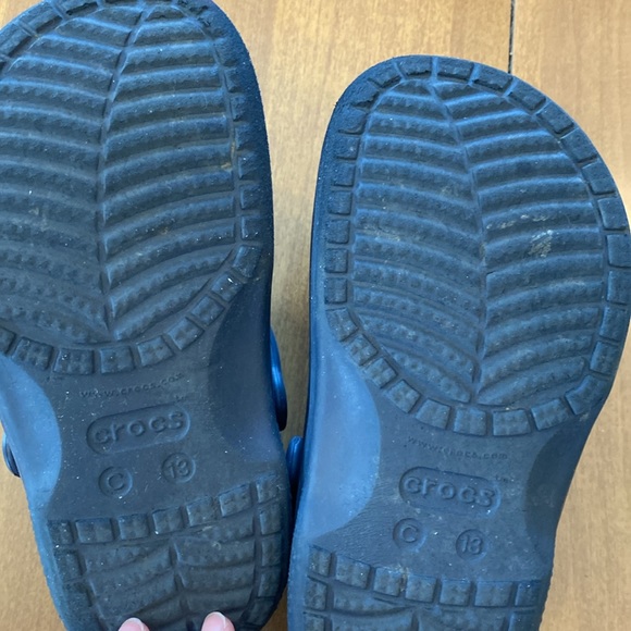 Navy blue, fleece lined crocs.  Size C 13. - Picture 2 of 9